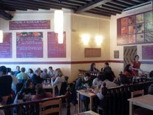 RESTAURANT ECOVEGETARIÀ
Un vegetarià singular per la varietat dels seus plats, el bon preu (7,65€ 3 plats i postre) i, servei eficient. A més, podeu contribuir a la tasca de la FUNDACIÓ VICENÇ FERRER.
c/ Comte de Barcelona, 26 Palma
Tel. 971 282 562